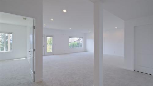 10-820 Mckenzie Road, Kelowna, BC - Indoor Photo Showing Other Room