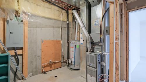 10-820 Mckenzie Road, Kelowna, BC - Indoor Photo Showing Basement