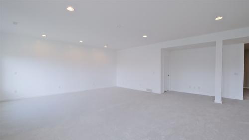 10-820 Mckenzie Road, Kelowna, BC - Indoor Photo Showing Other Room