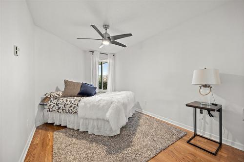 424-3160 Casorso Road, Kelowna, BC - Indoor Photo Showing Bedroom