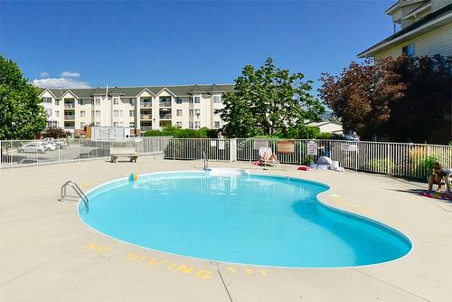 424-3160 Casorso Road, Kelowna, BC - Outdoor With In Ground Pool