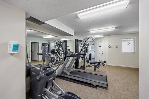 424-3160 Casorso Road, Kelowna, BC - Indoor Photo Showing Gym Room