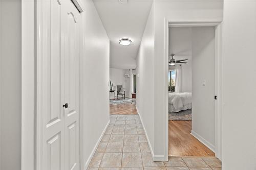 424-3160 Casorso Road, Kelowna, BC - Indoor Photo Showing Other Room