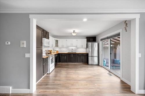 7-1167 Brookside Avenue, Kelowna, BC - Indoor Photo Showing Kitchen