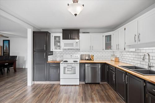 7-1167 Brookside Avenue, Kelowna, BC - Indoor Photo Showing Kitchen With Double Sink With Upgraded Kitchen