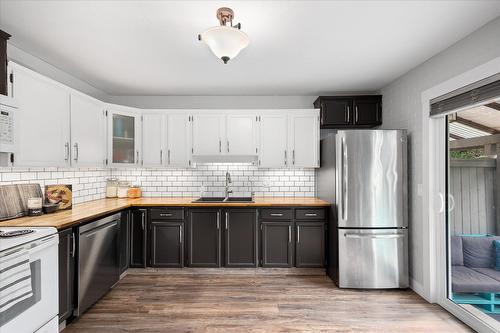 7-1167 Brookside Avenue, Kelowna, BC - Indoor Photo Showing Kitchen With Double Sink