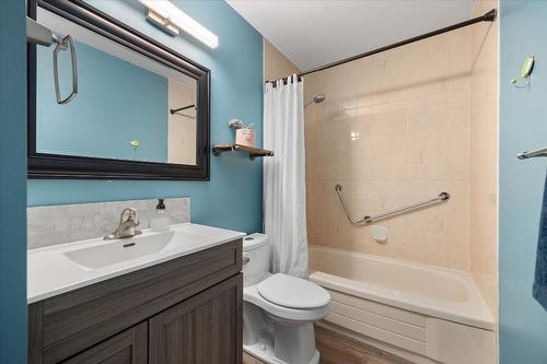 7-1167 Brookside Avenue, Kelowna, BC - Indoor Photo Showing Bathroom