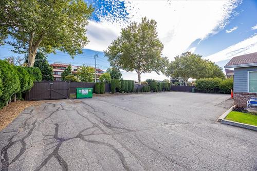 7-1167 Brookside Avenue, Kelowna, BC - Outdoor