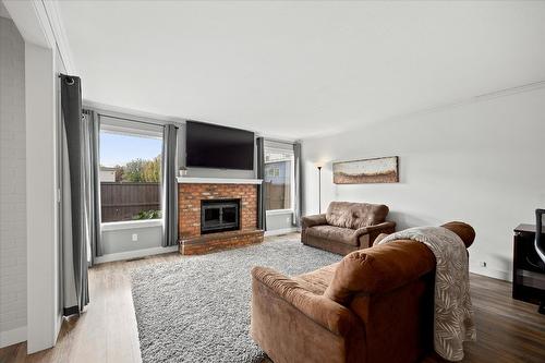 7-1167 Brookside Avenue, Kelowna, BC - Indoor Photo Showing Living Room With Fireplace