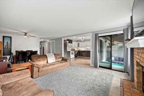 7-1167 Brookside Avenue, Kelowna, BC - Indoor Photo Showing Living Room With Fireplace