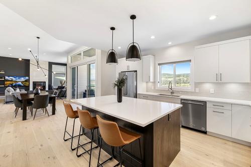 3004 Shaleview Drive, West Kelowna, BC - Indoor Photo Showing Kitchen With Upgraded Kitchen