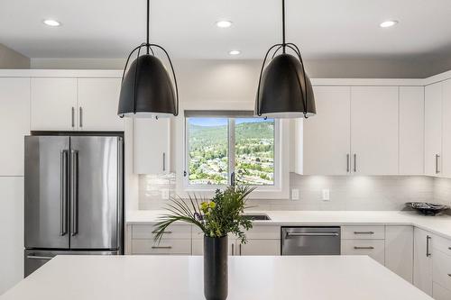 3004 Shaleview Drive, West Kelowna, BC - Indoor Photo Showing Kitchen With Upgraded Kitchen