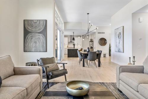 3004 Shaleview Drive, West Kelowna, BC - Indoor Photo Showing Living Room