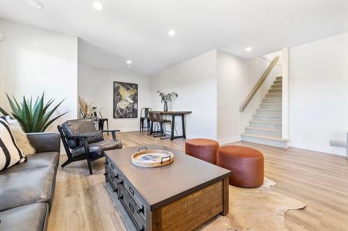 3004 Shaleview Drive, West Kelowna, BC - Indoor Photo Showing Living Room