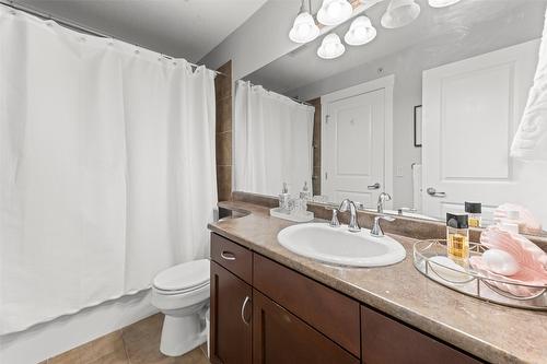 410-3521 Carrington Road, West Kelowna, BC - Indoor Photo Showing Bathroom