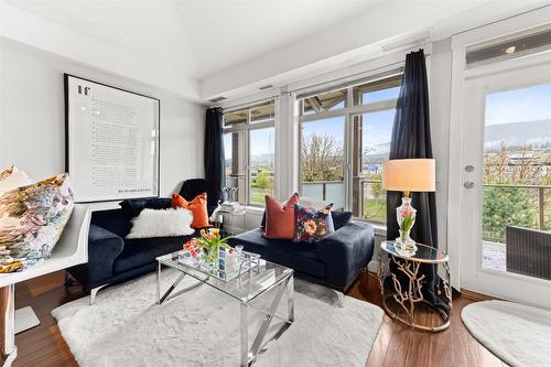 410-3521 Carrington Road, West Kelowna, BC - Indoor Photo Showing Living Room