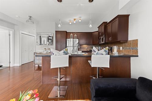 410-3521 Carrington Road, West Kelowna, BC - Indoor Photo Showing Kitchen