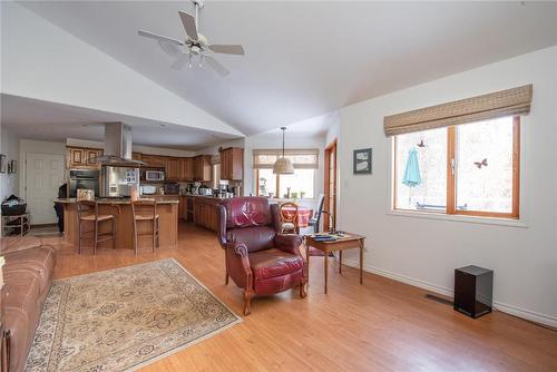 9292 Kokanee Road, Vernon, BC - Indoor Photo Showing Living Room