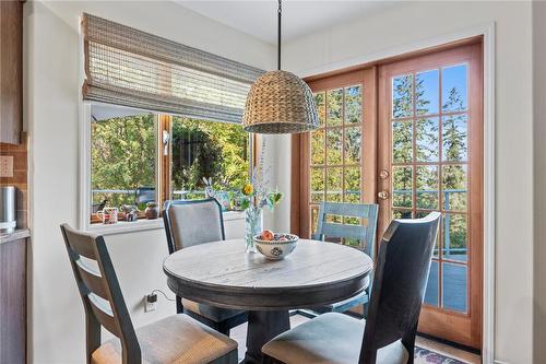 9292 Kokanee Road, Vernon, BC - Indoor Photo Showing Dining Room