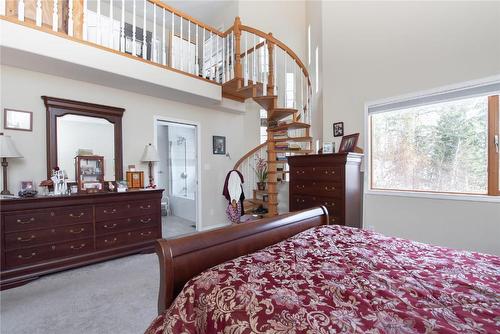 9292 Kokanee Road, Vernon, BC - Indoor Photo Showing Bedroom