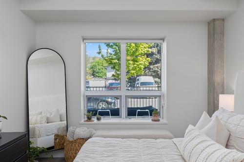 102-191 Hollywood Road, Kelowna, BC - Indoor Photo Showing Bedroom