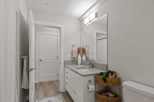 102-191 Hollywood Road, Kelowna, BC - Indoor Photo Showing Bathroom