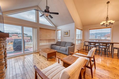 355-6819 Madrid Way, Kelowna, BC - Indoor Photo Showing Living Room With Fireplace