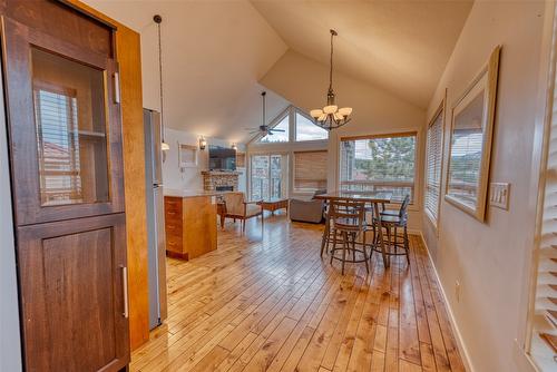 355-6819 Madrid Way, Kelowna, BC - Indoor Photo Showing Dining Room