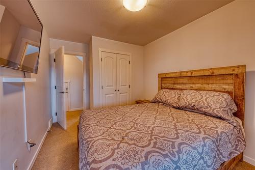 355-6819 Madrid Way, Kelowna, BC - Indoor Photo Showing Bedroom