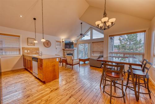 355-6819 Madrid Way, Kelowna, BC - Indoor Photo Showing Dining Room