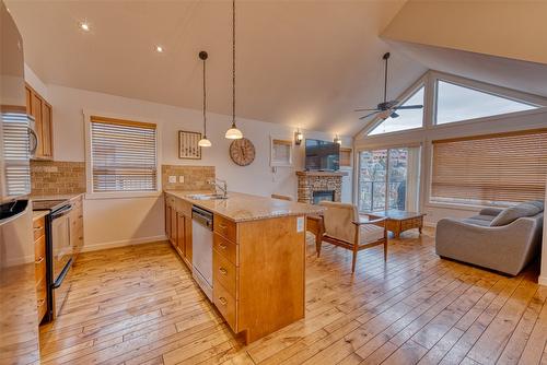 355-6819 Madrid Way, Kelowna, BC - Indoor Photo Showing Kitchen With Double Sink