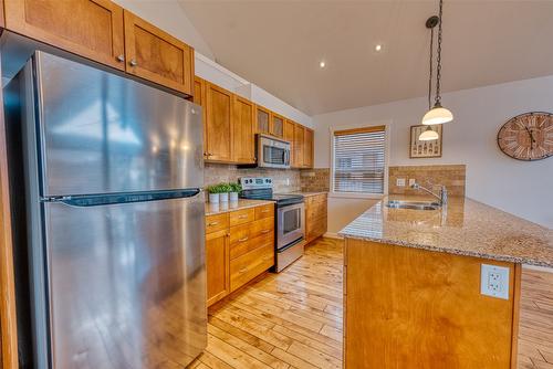 355-6819 Madrid Way, Kelowna, BC - Indoor Photo Showing Kitchen With Stainless Steel Kitchen