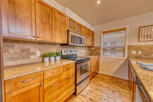 355-6819 Madrid Way, Kelowna, BC - Indoor Photo Showing Kitchen With Stainless Steel Kitchen With Double Sink