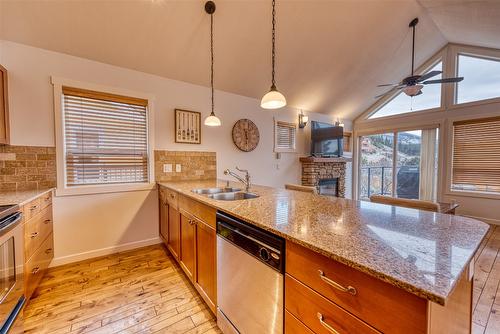 355-6819 Madrid Way, Kelowna, BC - Indoor Photo Showing Kitchen With Double Sink