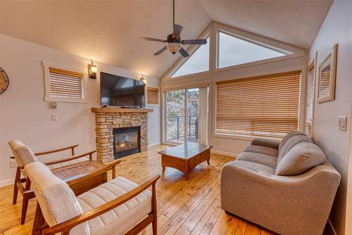 355-6819 Madrid Way, Kelowna, BC - Indoor Photo Showing Living Room With Fireplace