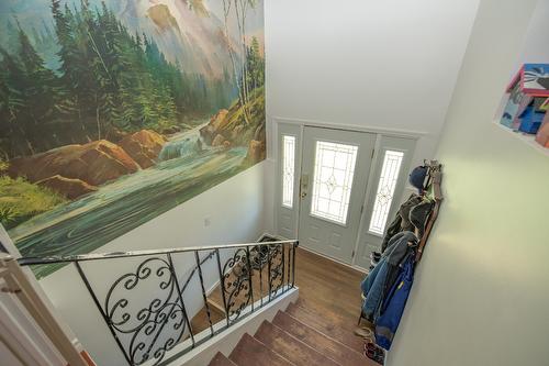 2110 Norris Avenue, Lumby, BC - Indoor Photo Showing Other Room