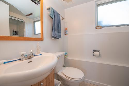 2110 Norris Avenue, Lumby, BC - Indoor Photo Showing Bathroom