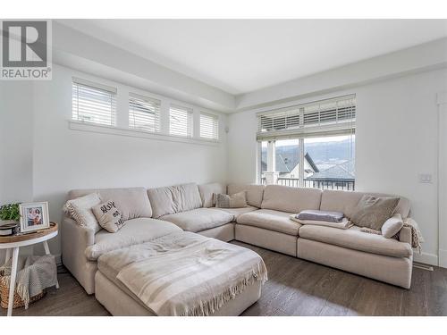 12889 Lake Hill Lane, Lake Country, BC - Indoor Photo Showing Living Room