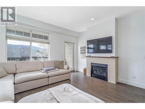 12889 Lake Hill Lane, Lake Country, BC - Indoor Photo Showing Living Room With Fireplace