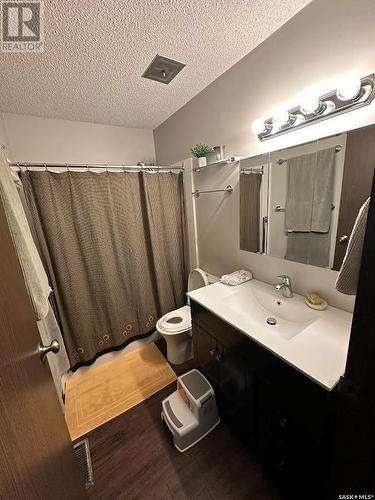 701 Academy Place, Rosthern, SK - Indoor Photo Showing Bathroom