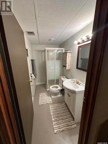 701 Academy Place, Rosthern, SK - Indoor Photo Showing Bathroom