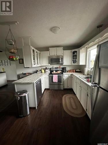 701 Academy Place, Rosthern, SK - Indoor Photo Showing Kitchen With Upgraded Kitchen