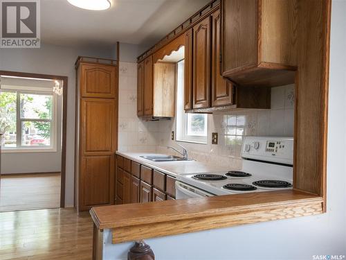 2526 Lindsay Street, Regina, SK - Indoor Photo Showing Kitchen With Double Sink