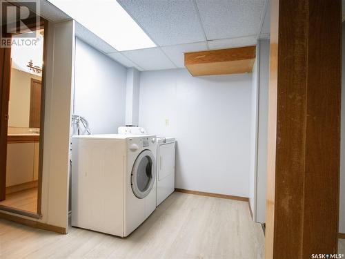 2526 Lindsay Street, Regina, SK - Indoor Photo Showing Laundry Room