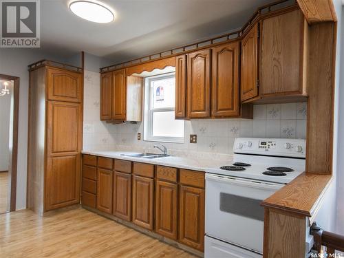 2526 Lindsay Street, Regina, SK - Indoor Photo Showing Kitchen With Double Sink