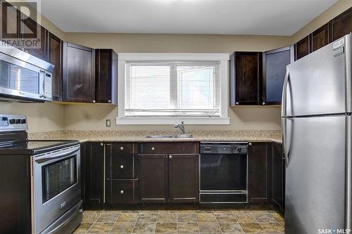 2146 Wallace Street, Regina, SK - Indoor Photo Showing Kitchen With Stainless Steel Kitchen