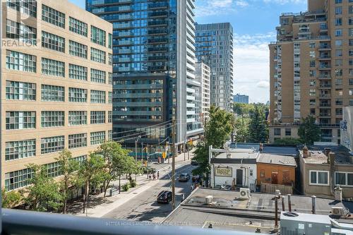 515 - 161 Roehampton Avenue, Toronto, ON - Outdoor With Facade