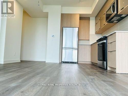 2207 - 10 Deerlick Court, Toronto, ON - Indoor Photo Showing Kitchen