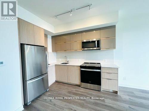 2207 - 10 Deerlick Court, Toronto, ON - Indoor Photo Showing Kitchen