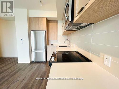 2207 - 10 Deerlick Court, Toronto, ON - Indoor Photo Showing Kitchen